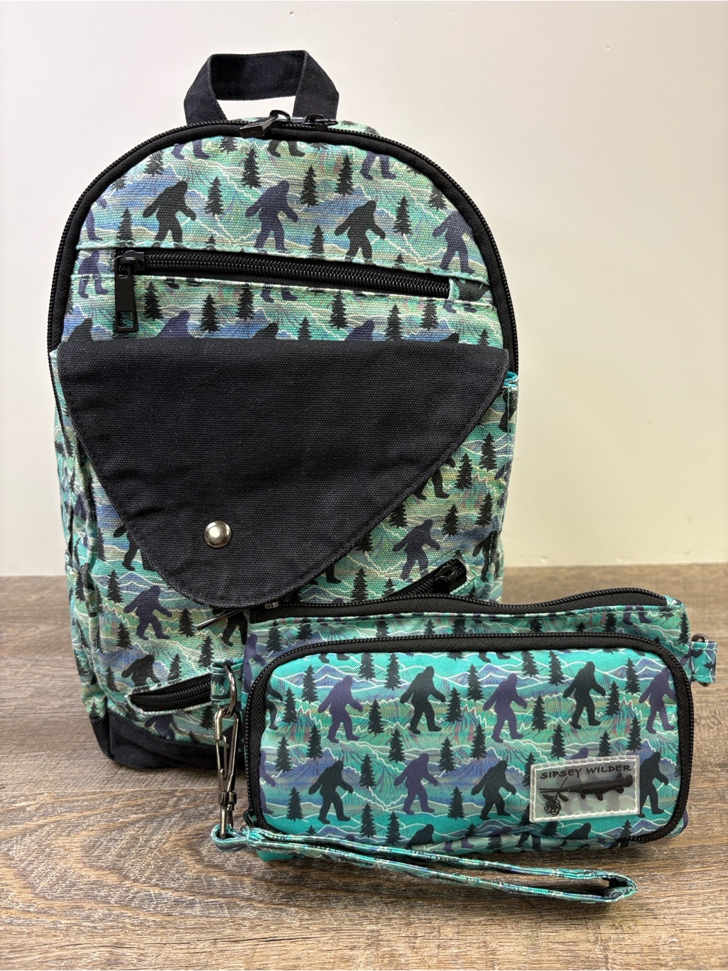 Sipsey Wilder Bigfoot Sasquatch Wallet Wristlet Organizer Clutch — image 7 of 7